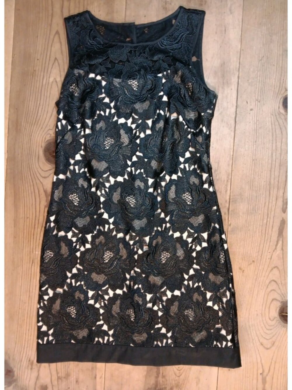 White House Black Market Women 4 Mini Shift Dress Sleeveless Black Floral Cutout